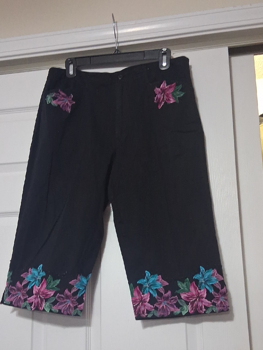 White Stag Black Stretch Top with Ribbed Label Sz 14 Added Appliqued Floral. $19